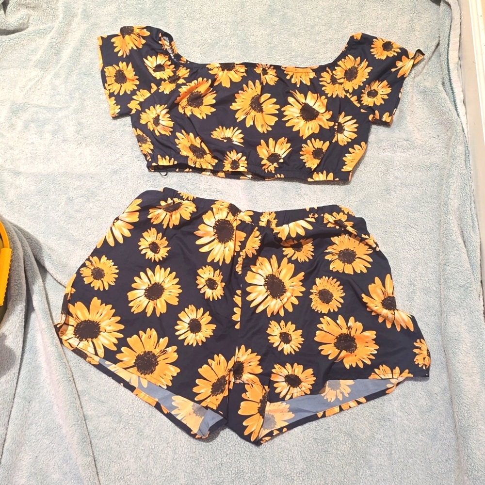 Shein Sunflower Crop Short Set 1X
